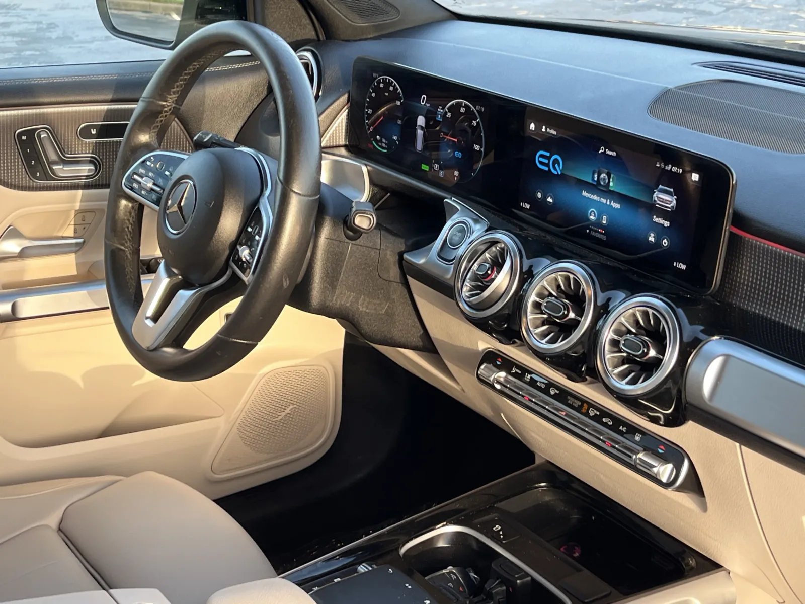 Mercedes-Benz EQB photo 16
