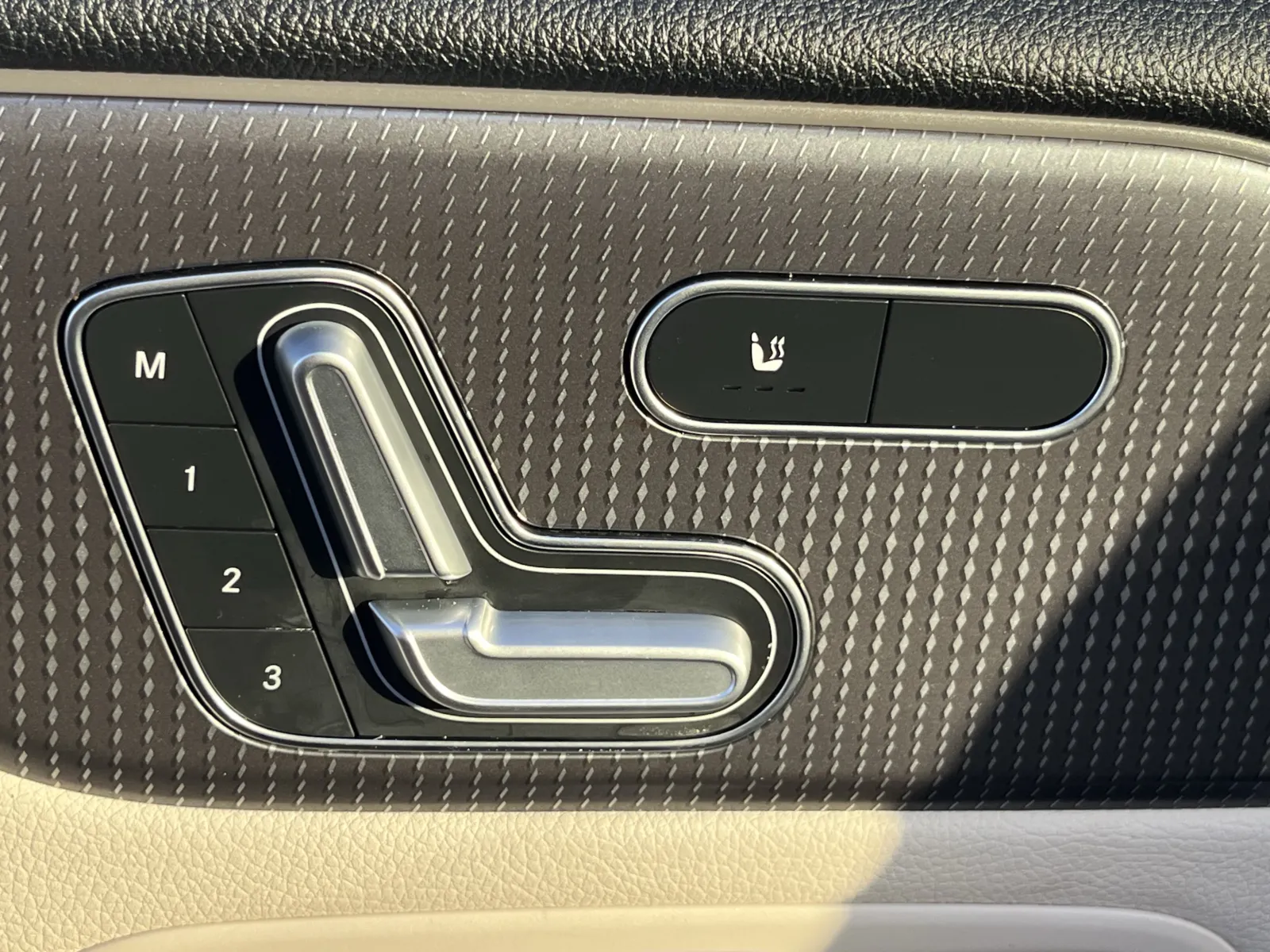 Mercedes-Benz EQB photo 26