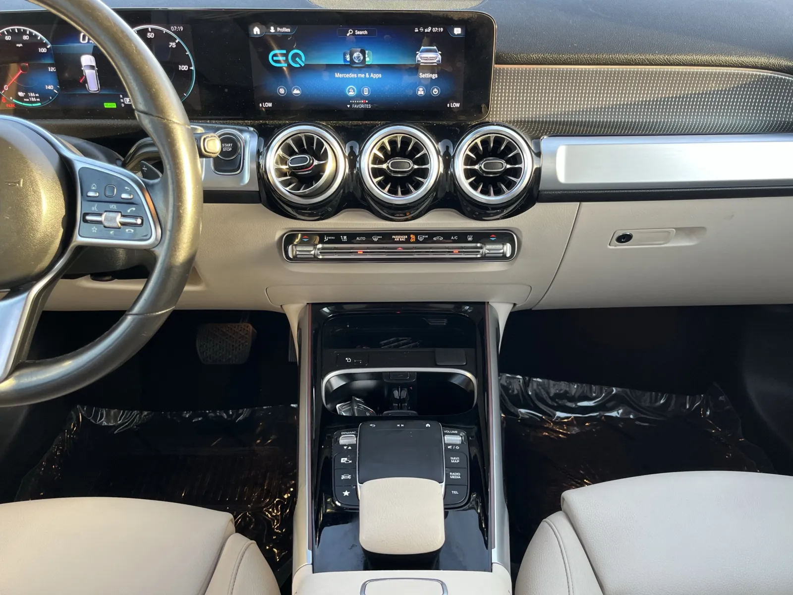 Mercedes-Benz EQB photo 24