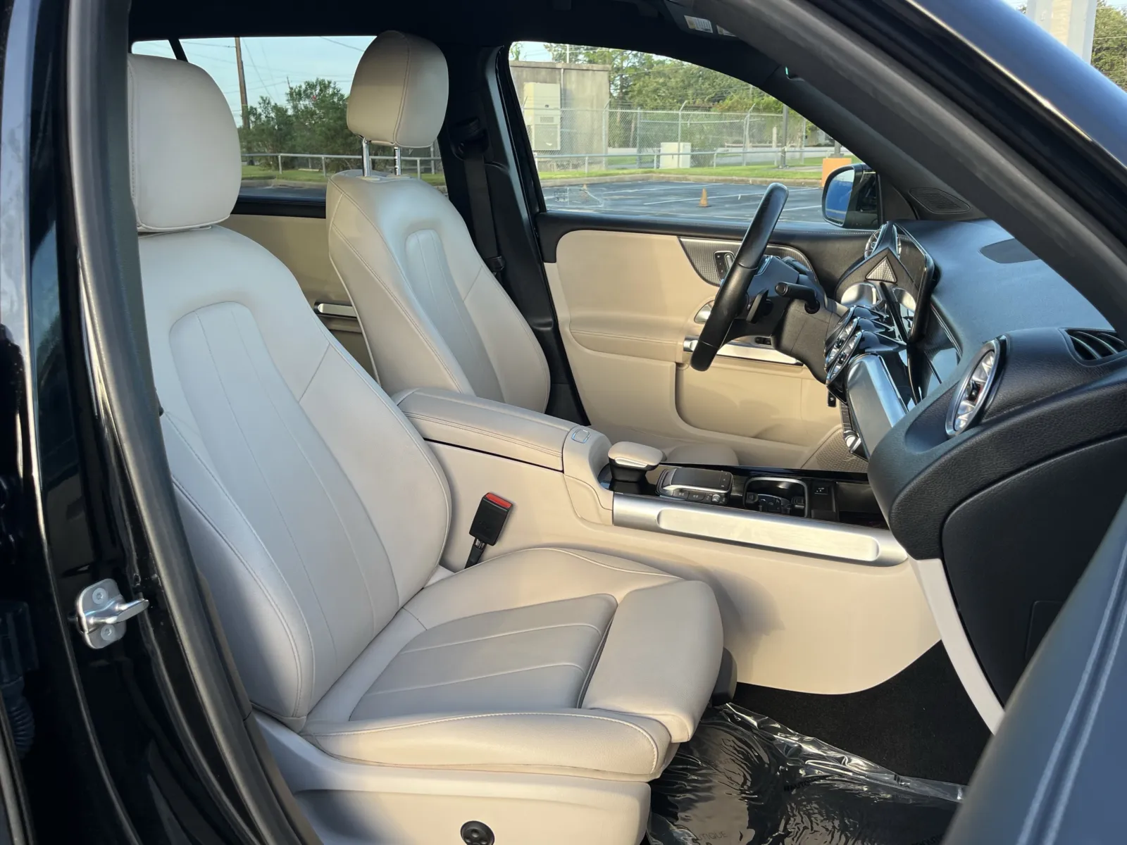 Mercedes-Benz EQB photo 28