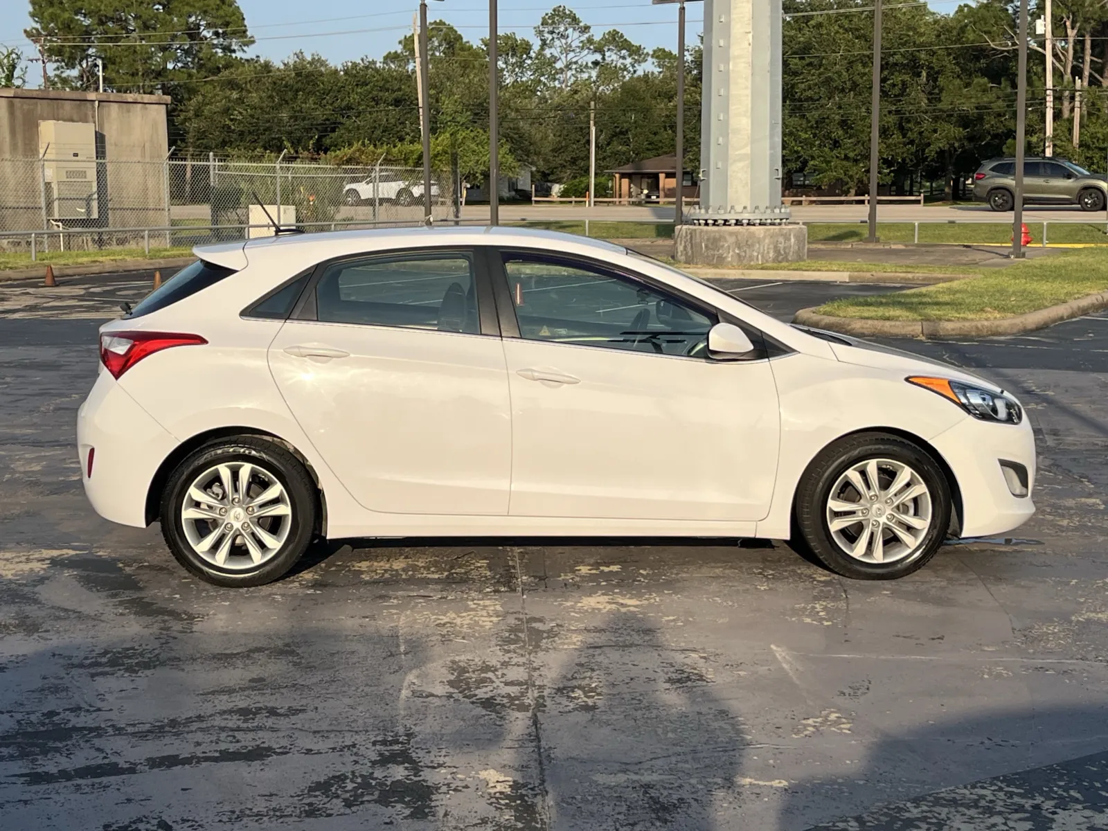 Hyundai Elantra GT photo 9