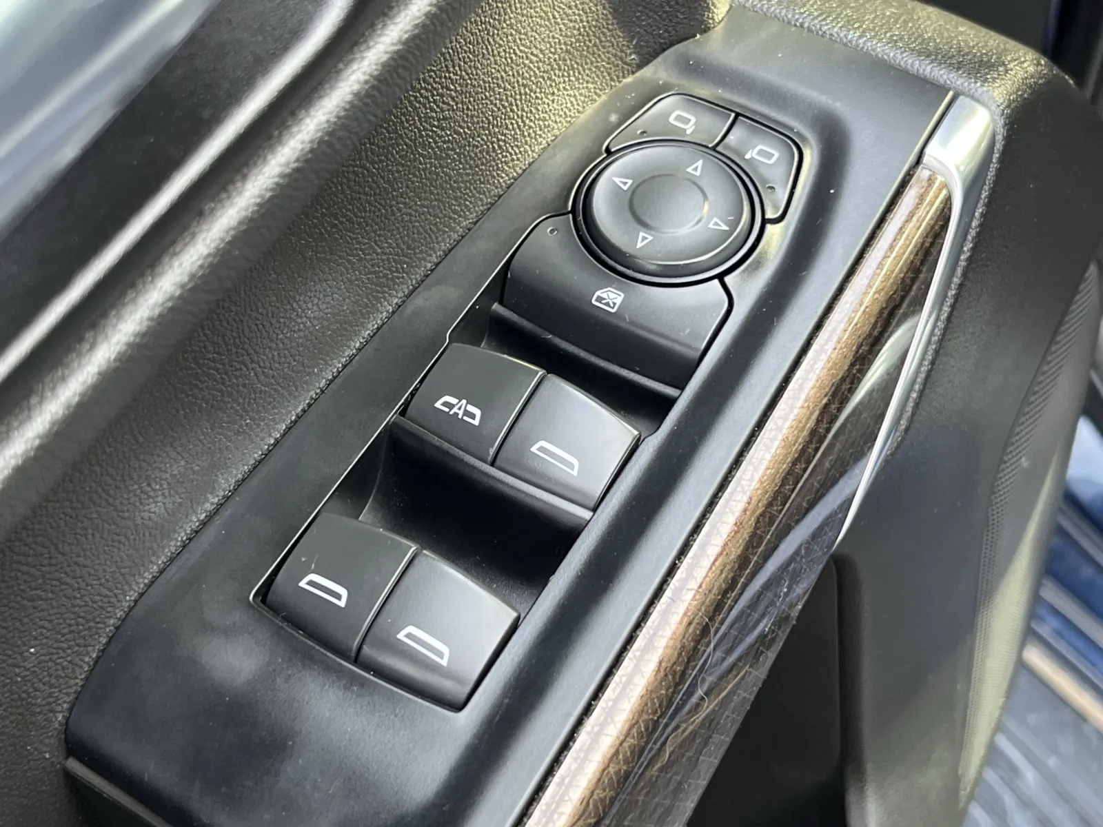 Chevrolet Silverado photo 22
