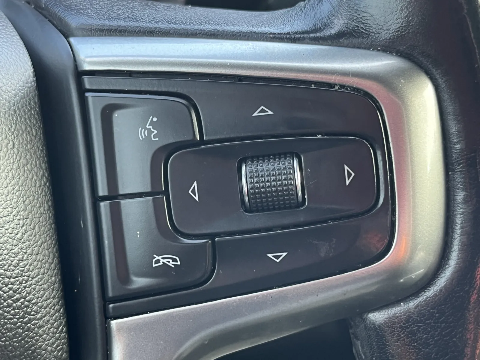 Chevrolet Silverado photo 17