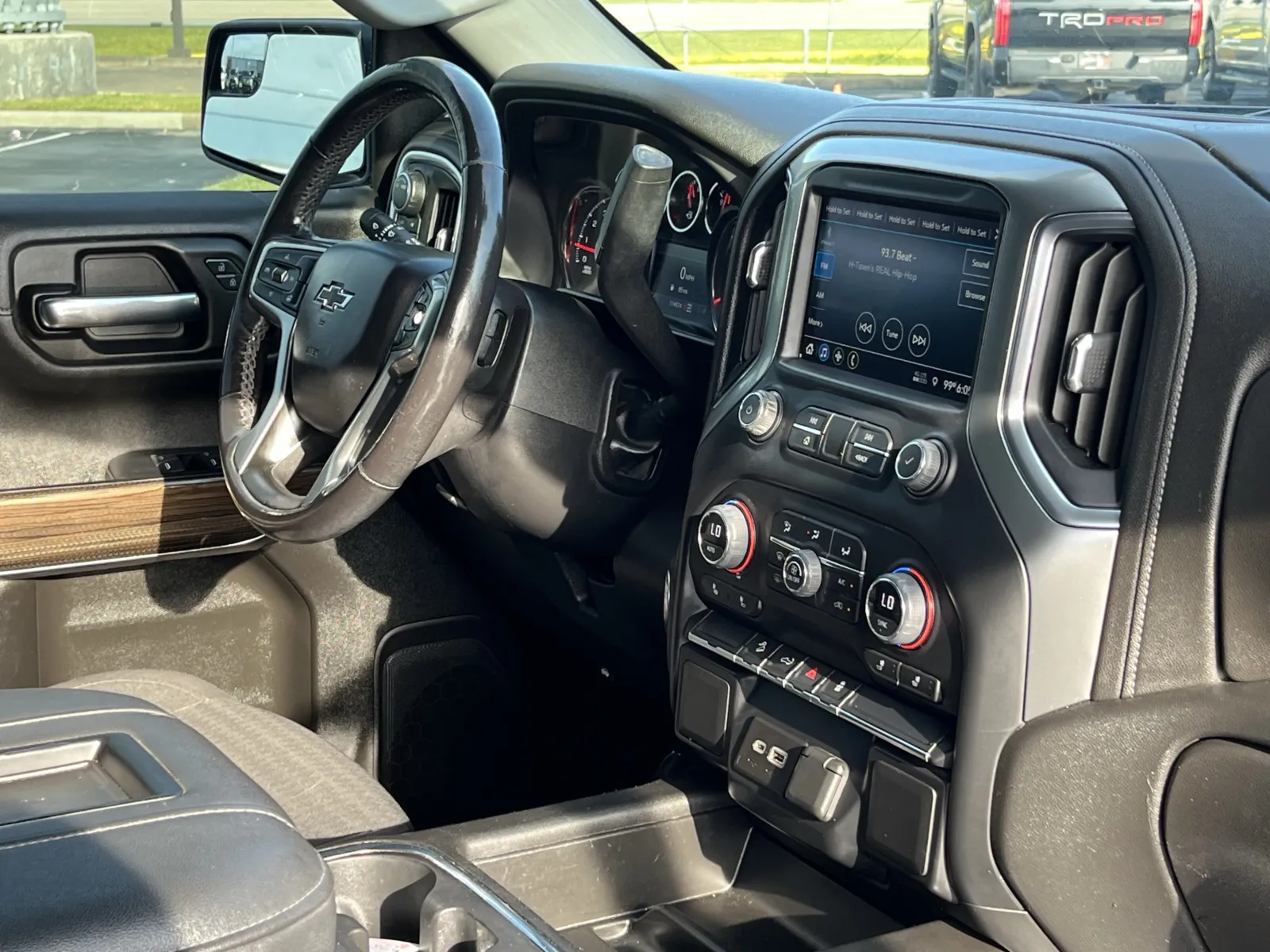 Chevrolet Silverado photo 13