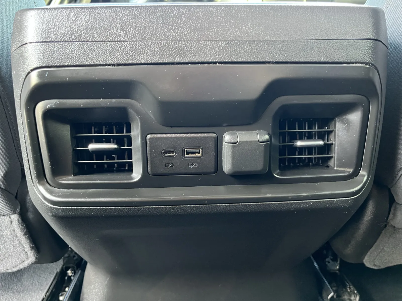 Chevrolet Silverado photo 24