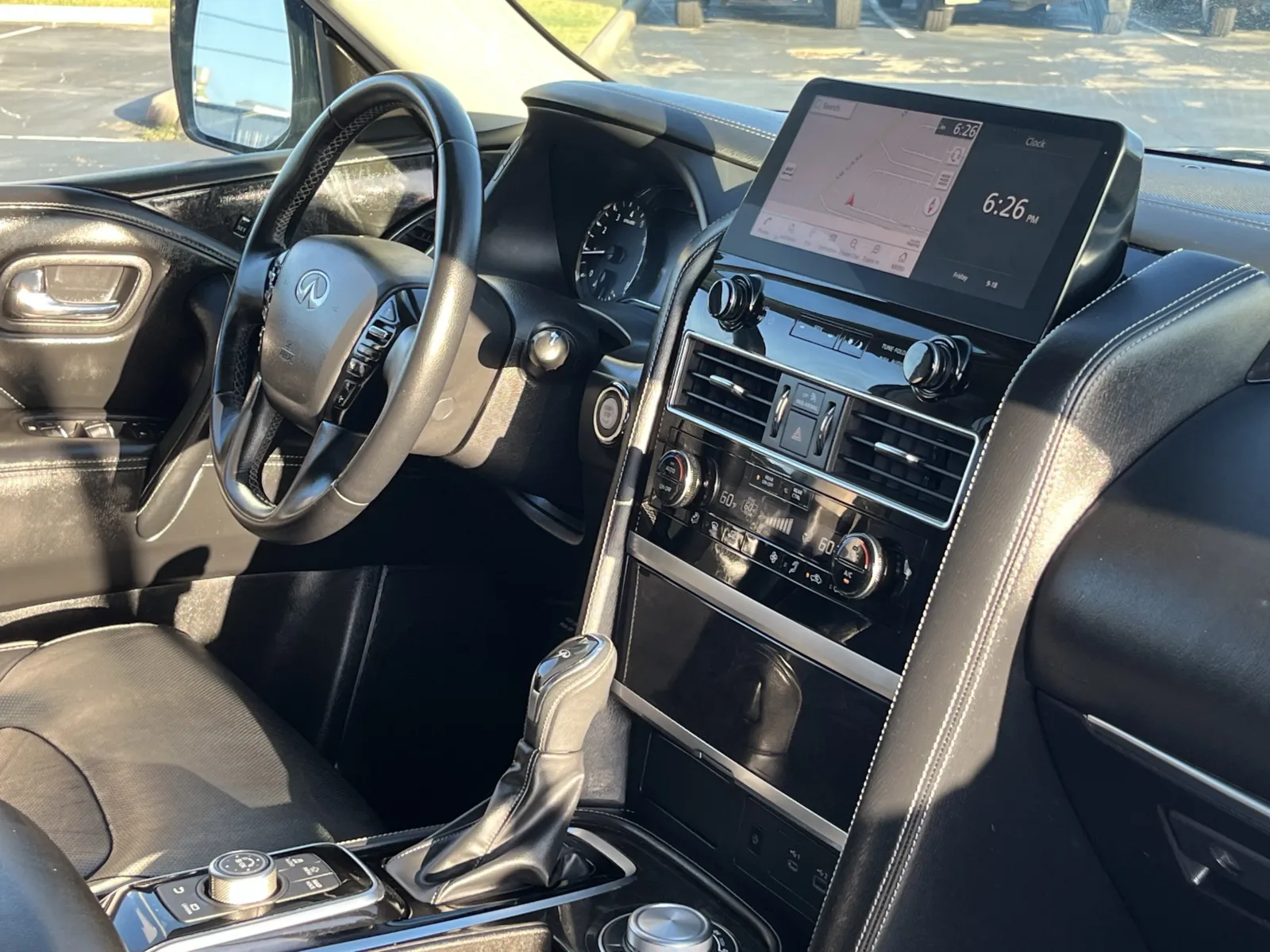 Infiniti QX80 photo 17