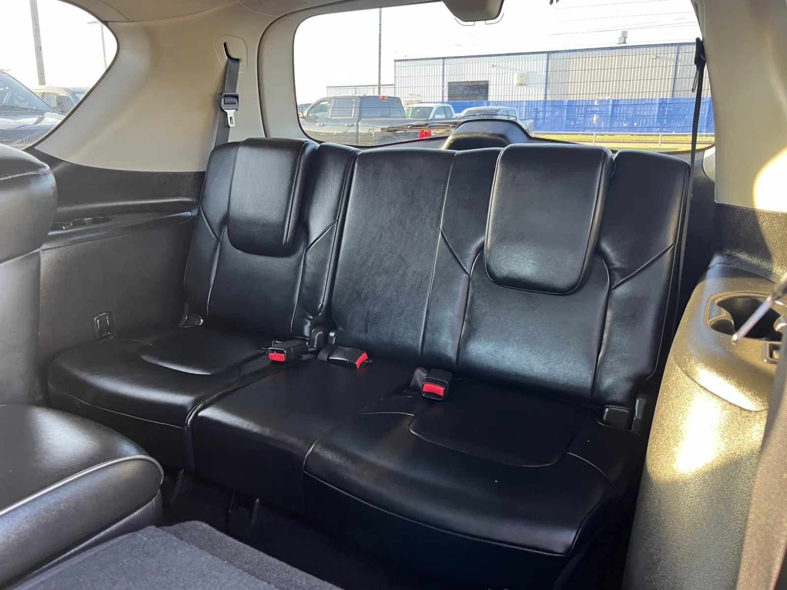Infiniti QX80 photo 32