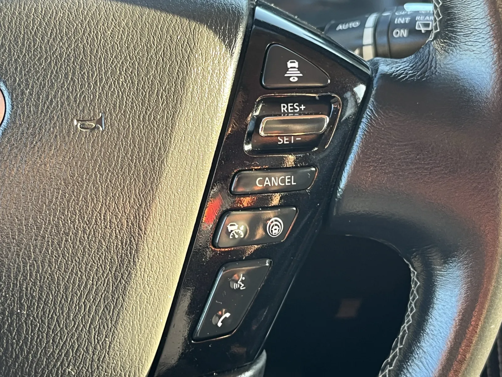 Infiniti QX80 photo 21
