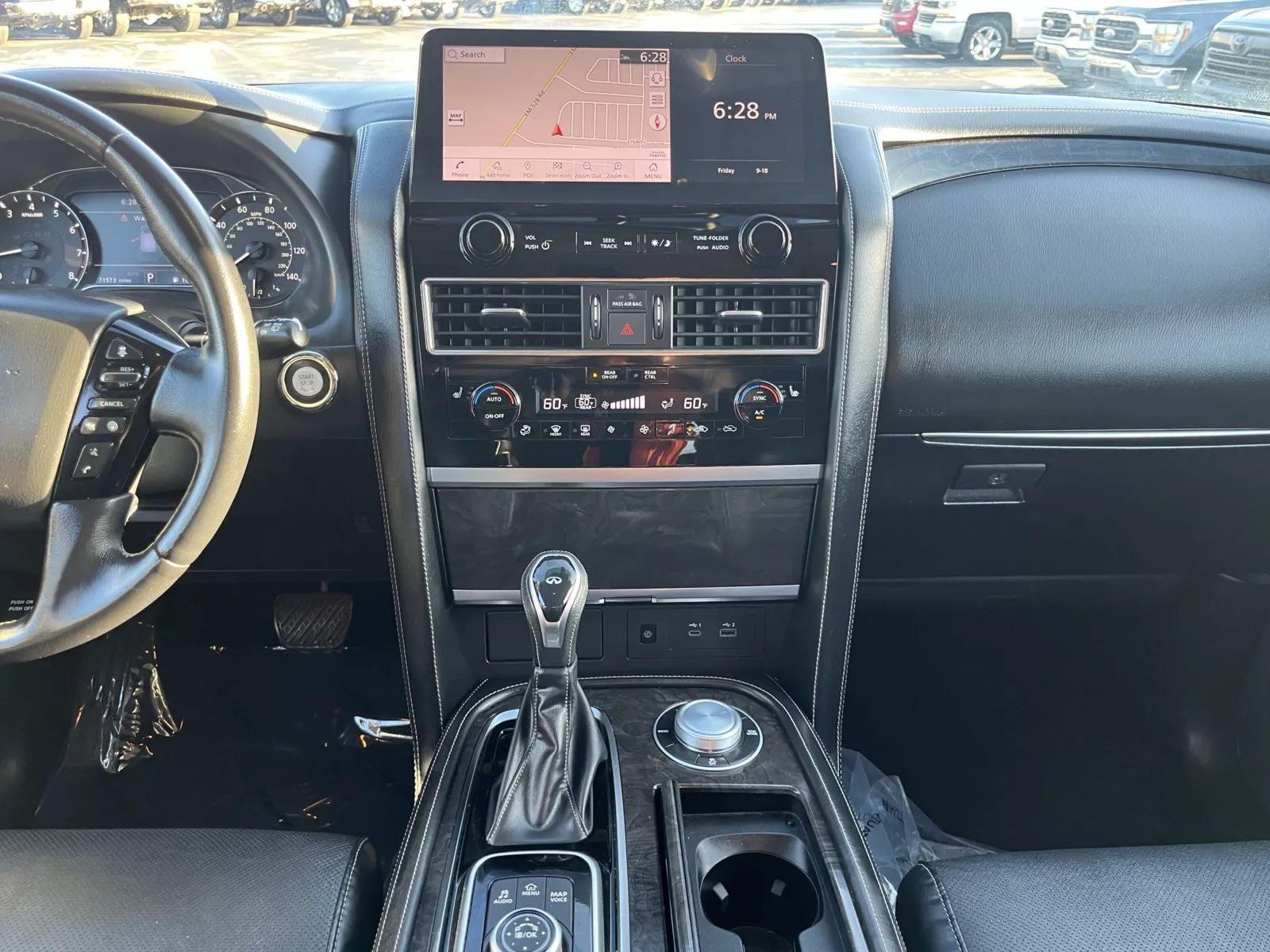 Infiniti QX80 photo 25