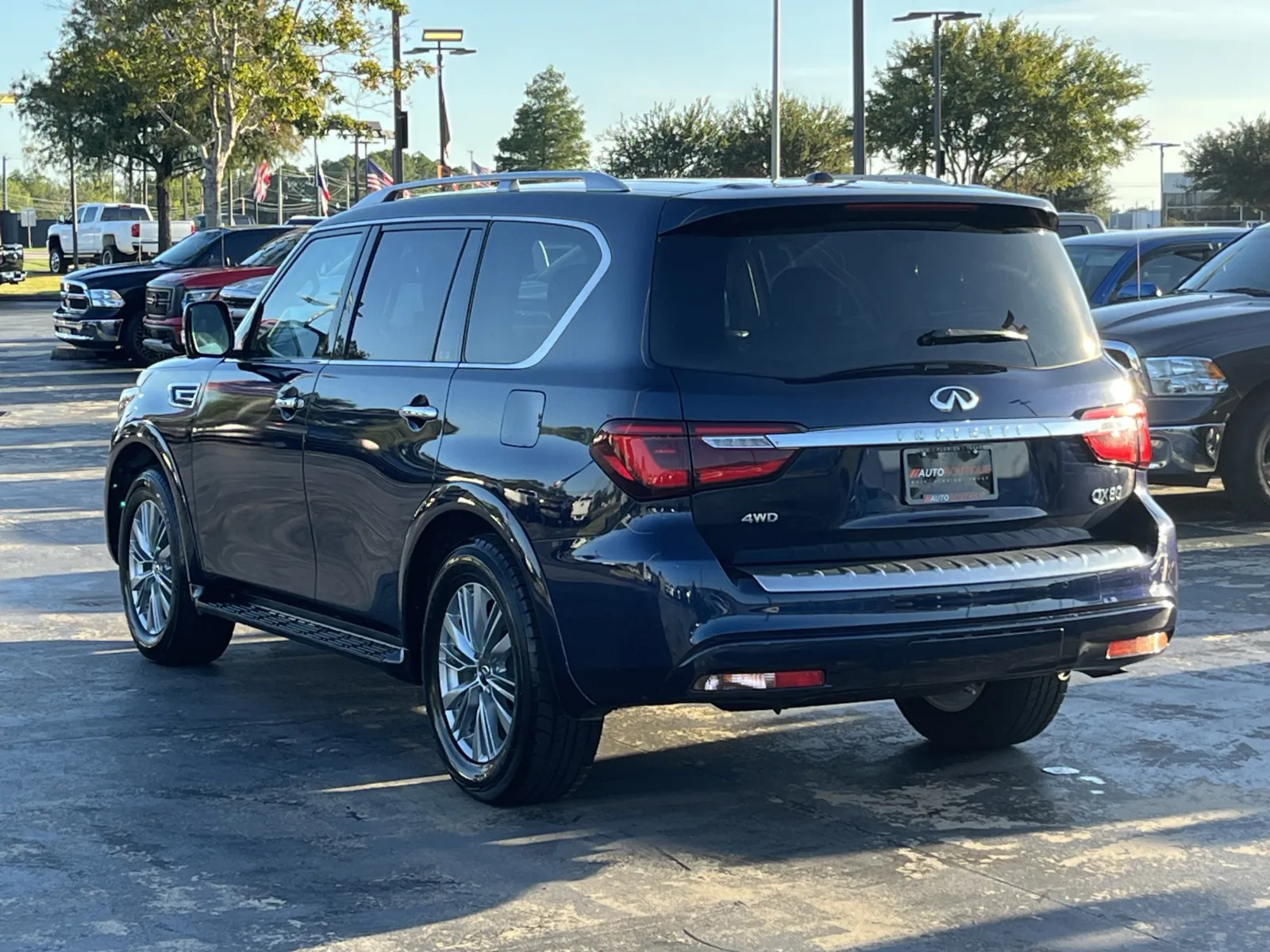 Infiniti QX80 photo 10