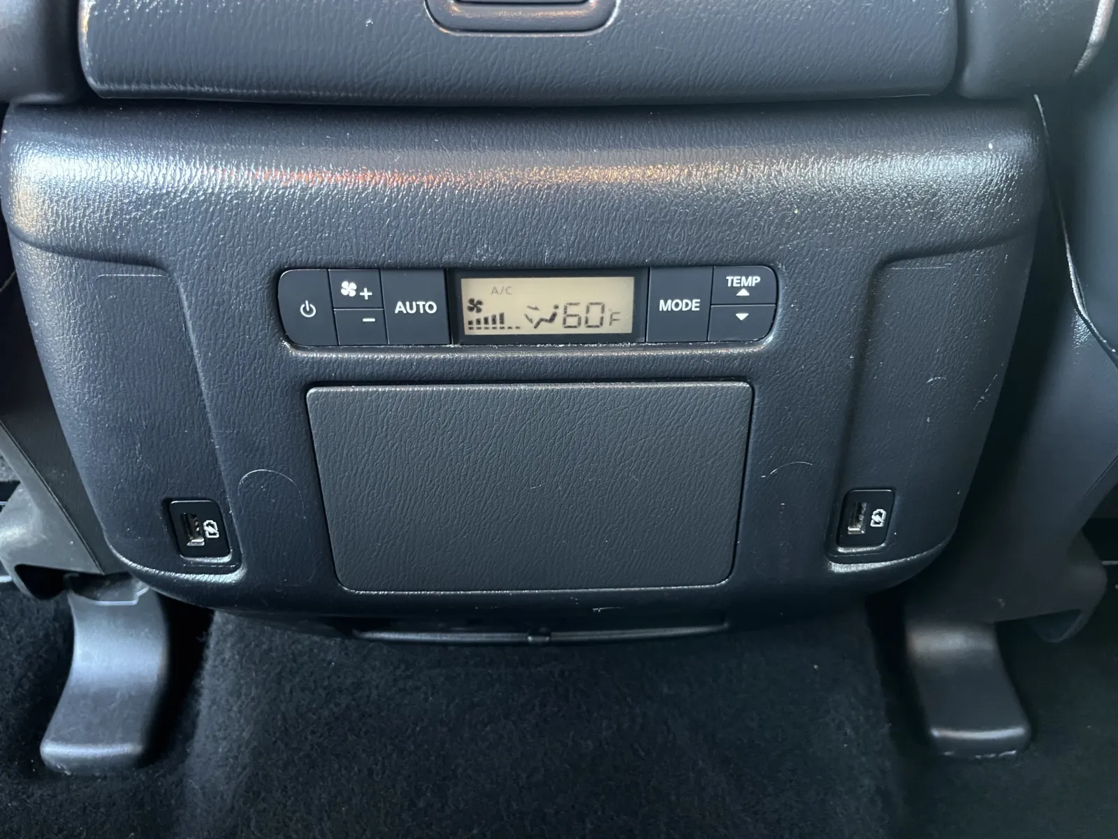 Infiniti QX80 photo 28