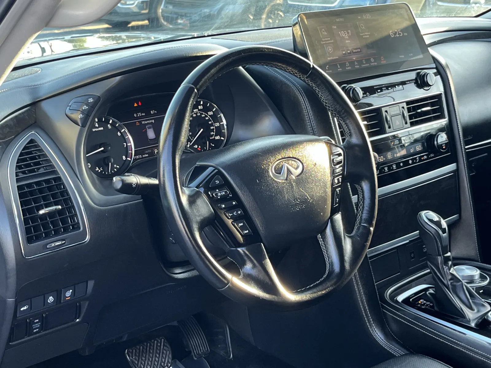 Infiniti QX80 photo 16