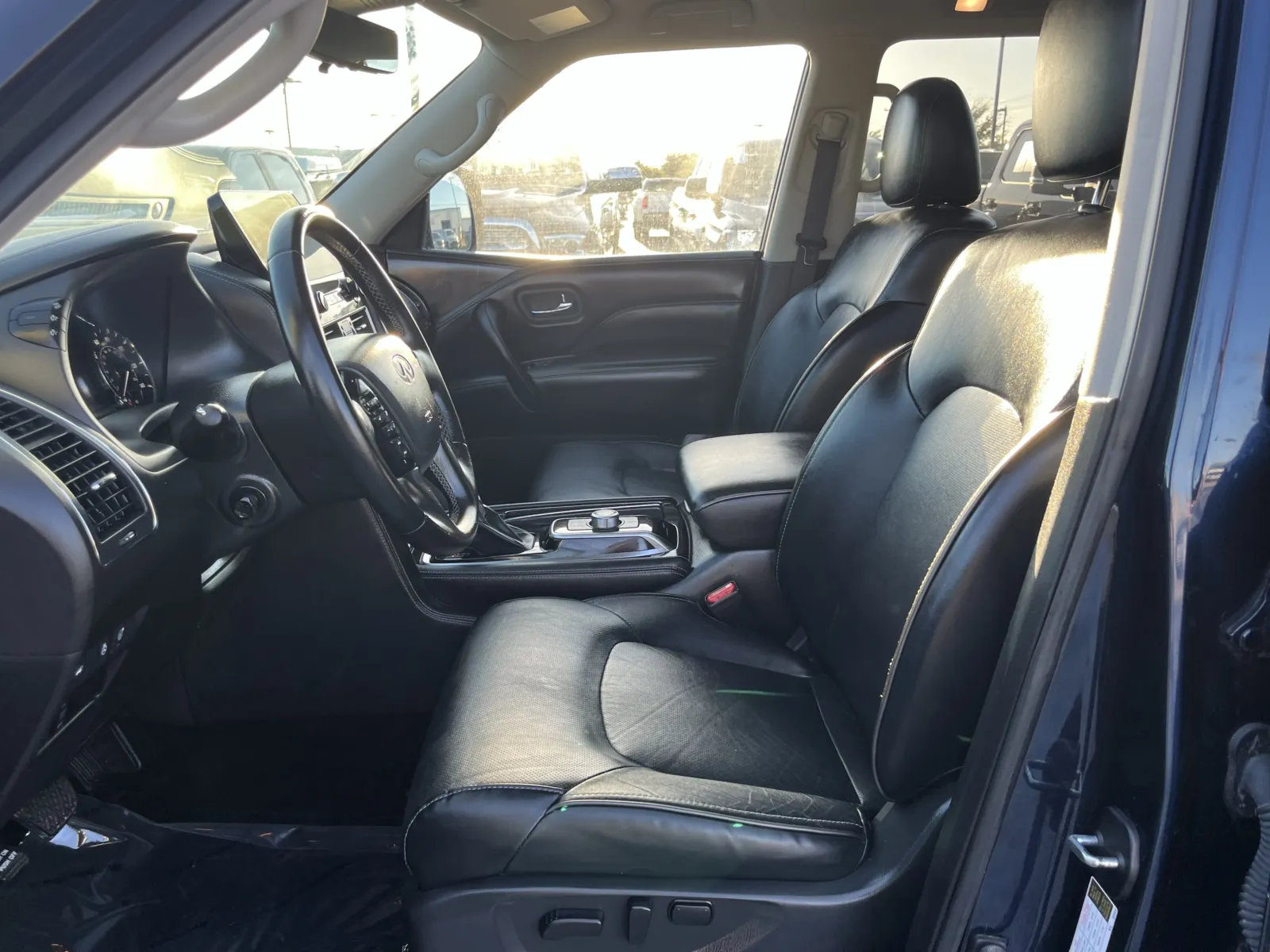 Infiniti QX80 photo 29