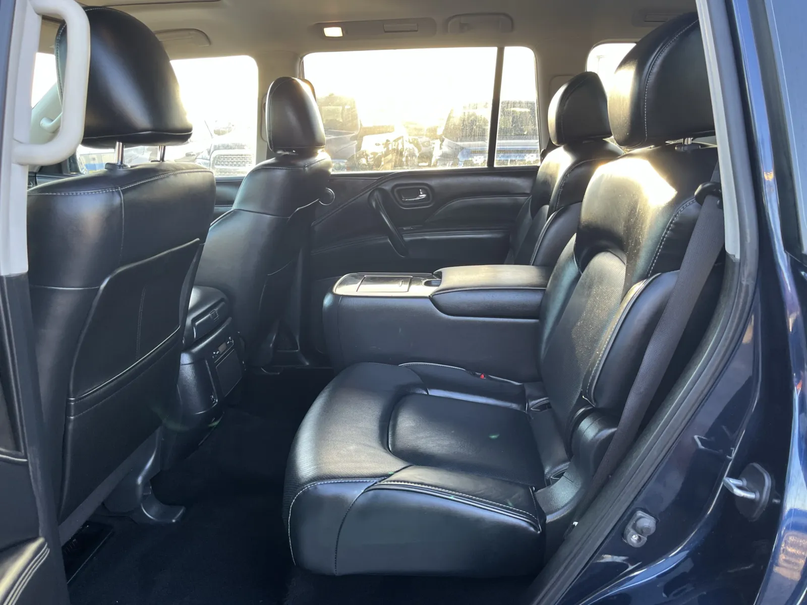 Infiniti QX80 photo 31