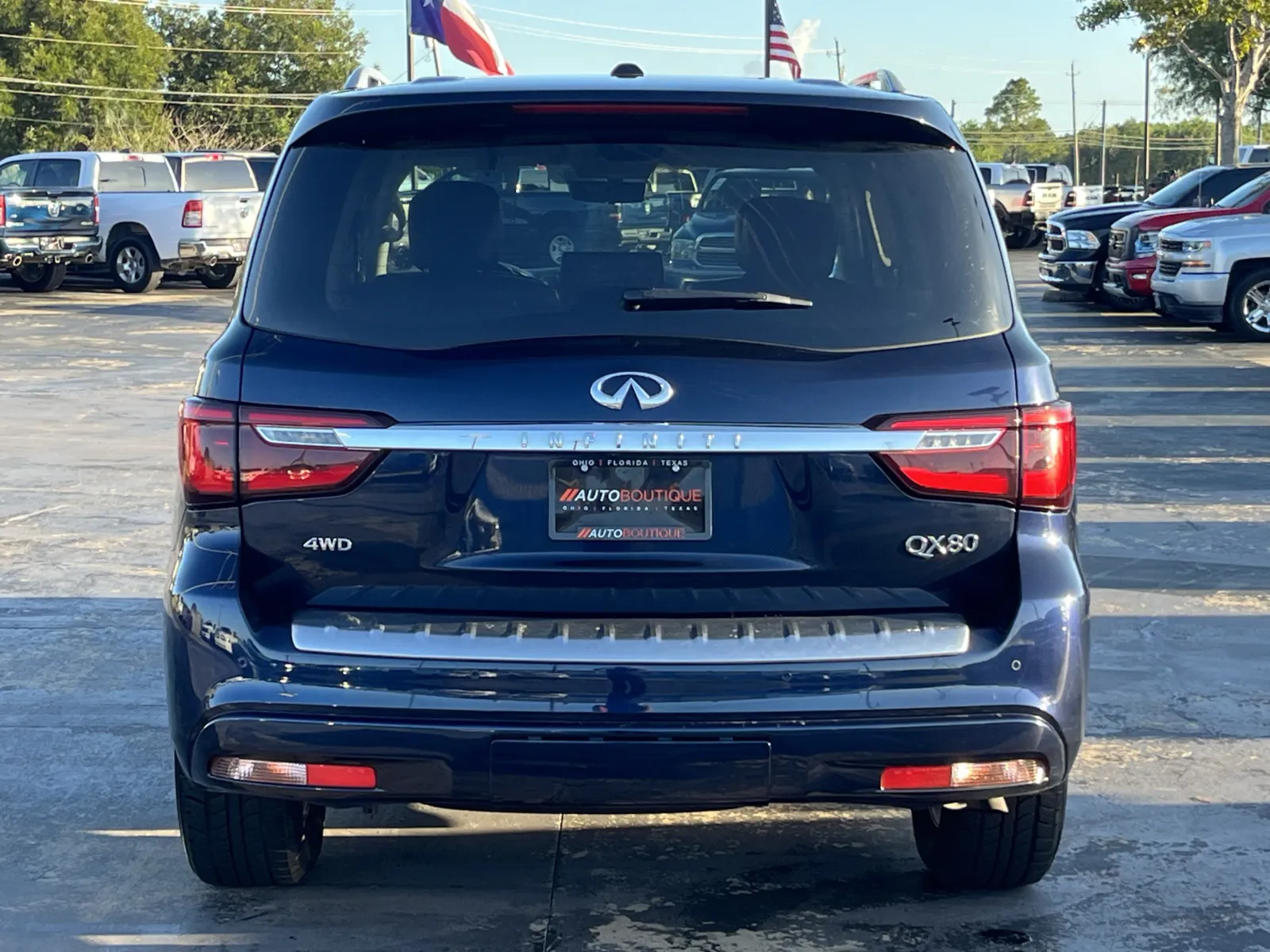 Infiniti QX80 photo 8