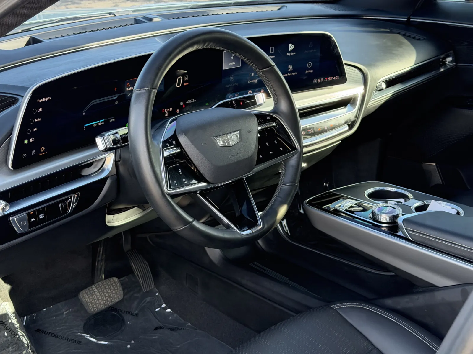 Cadillac Lyriq photo 17
