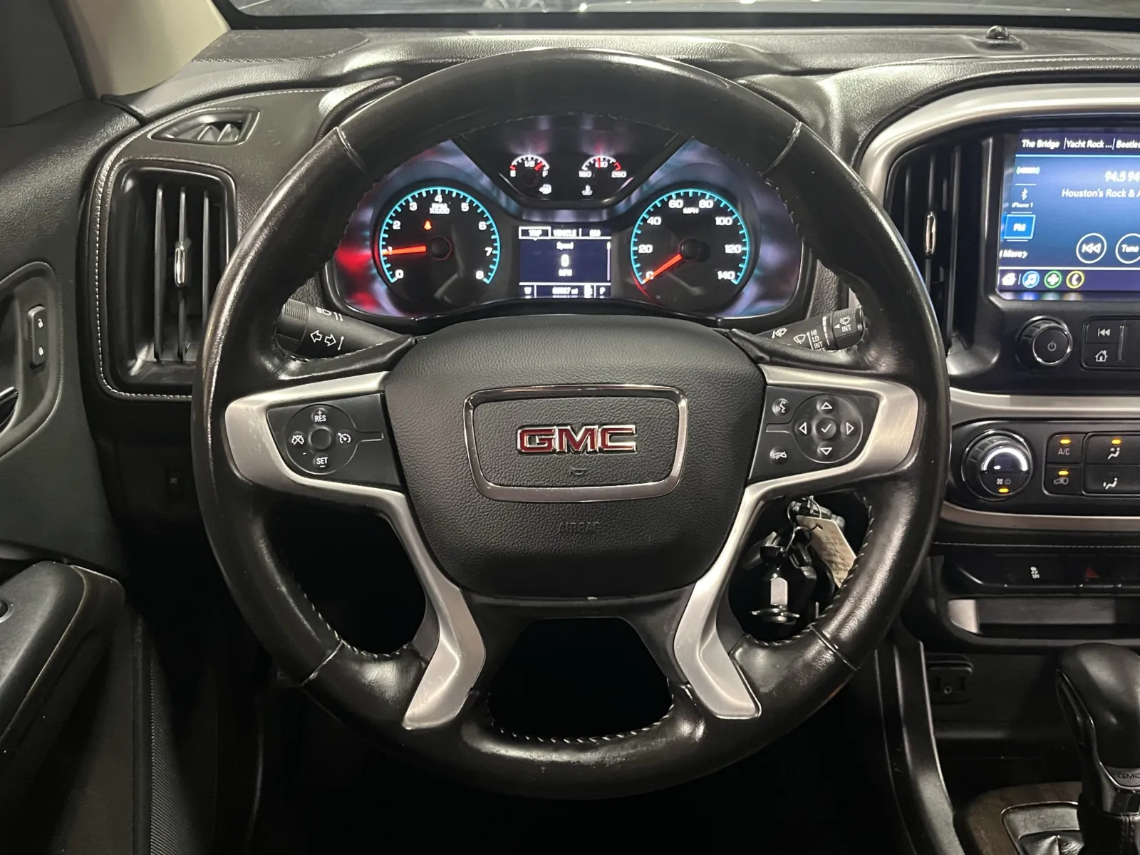 GMC Canyon photo 15