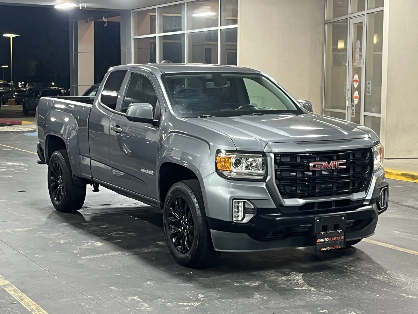 GMC Canyon photo 2