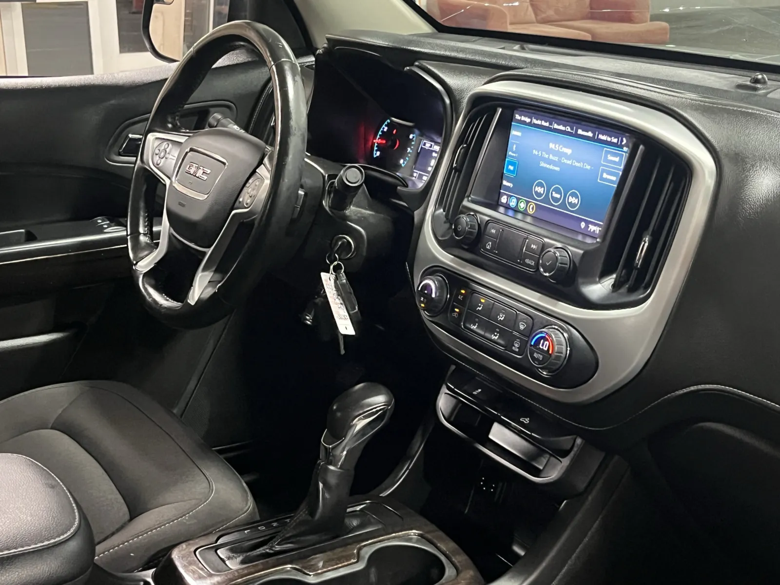 GMC Canyon photo 13