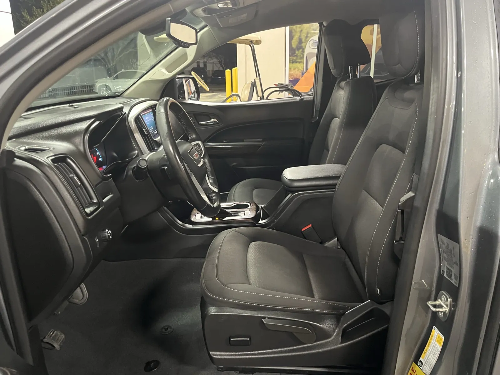 GMC Canyon photo 24
