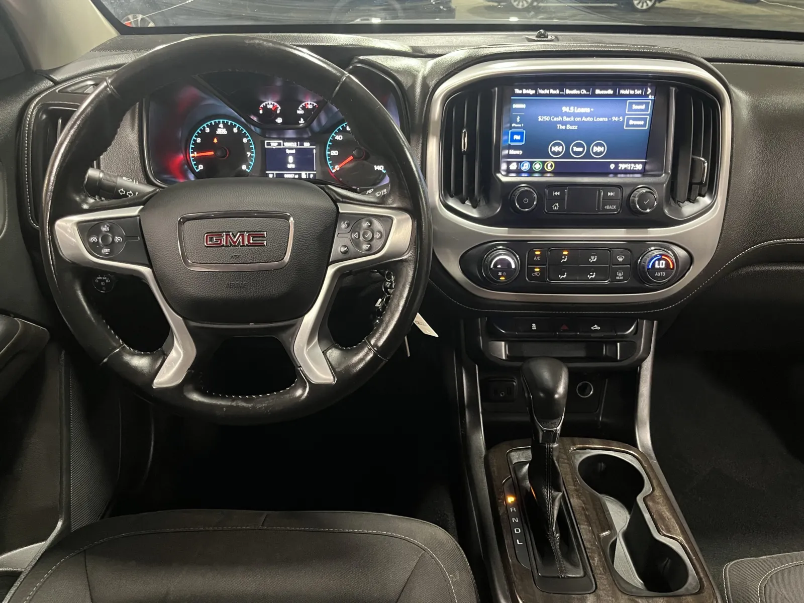 GMC Canyon photo 14