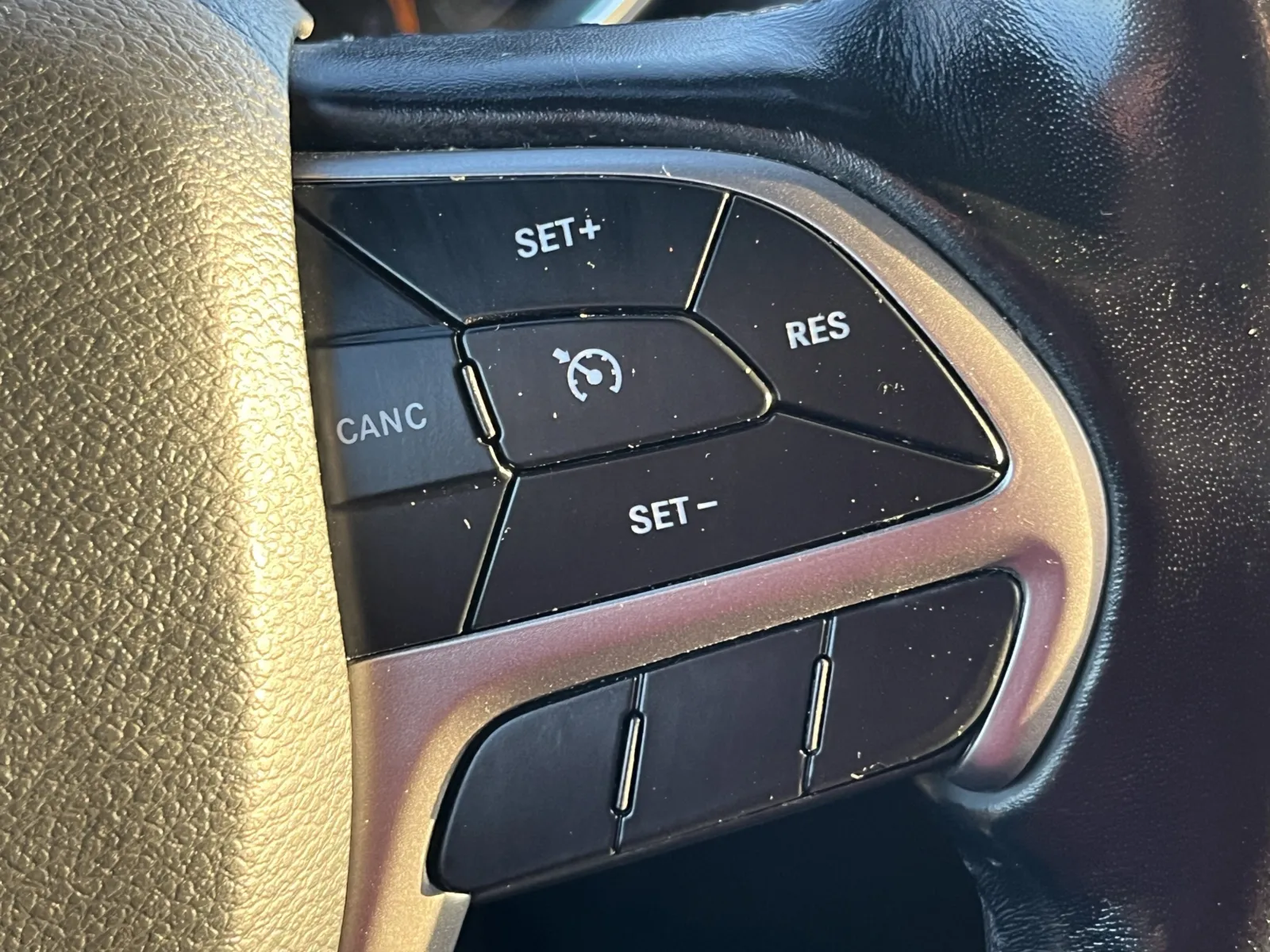 Jeep Grand Cherokee photo 19