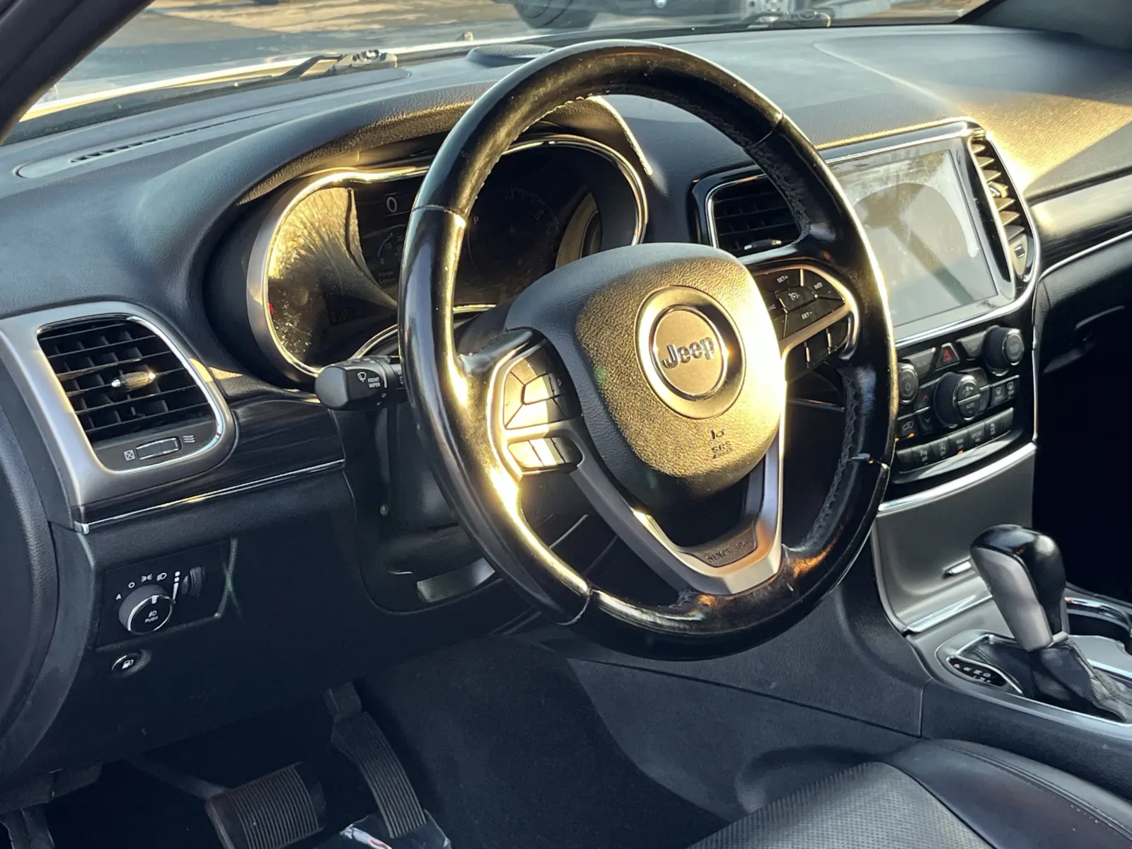 Jeep Grand Cherokee photo 14