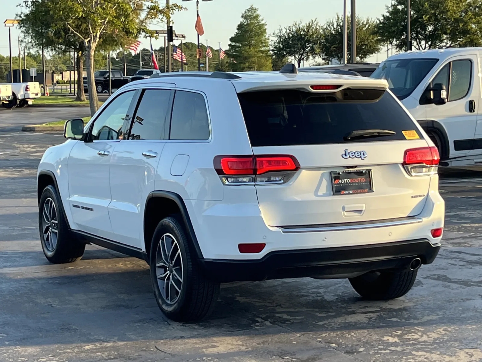 Jeep Grand Cherokee photo 8