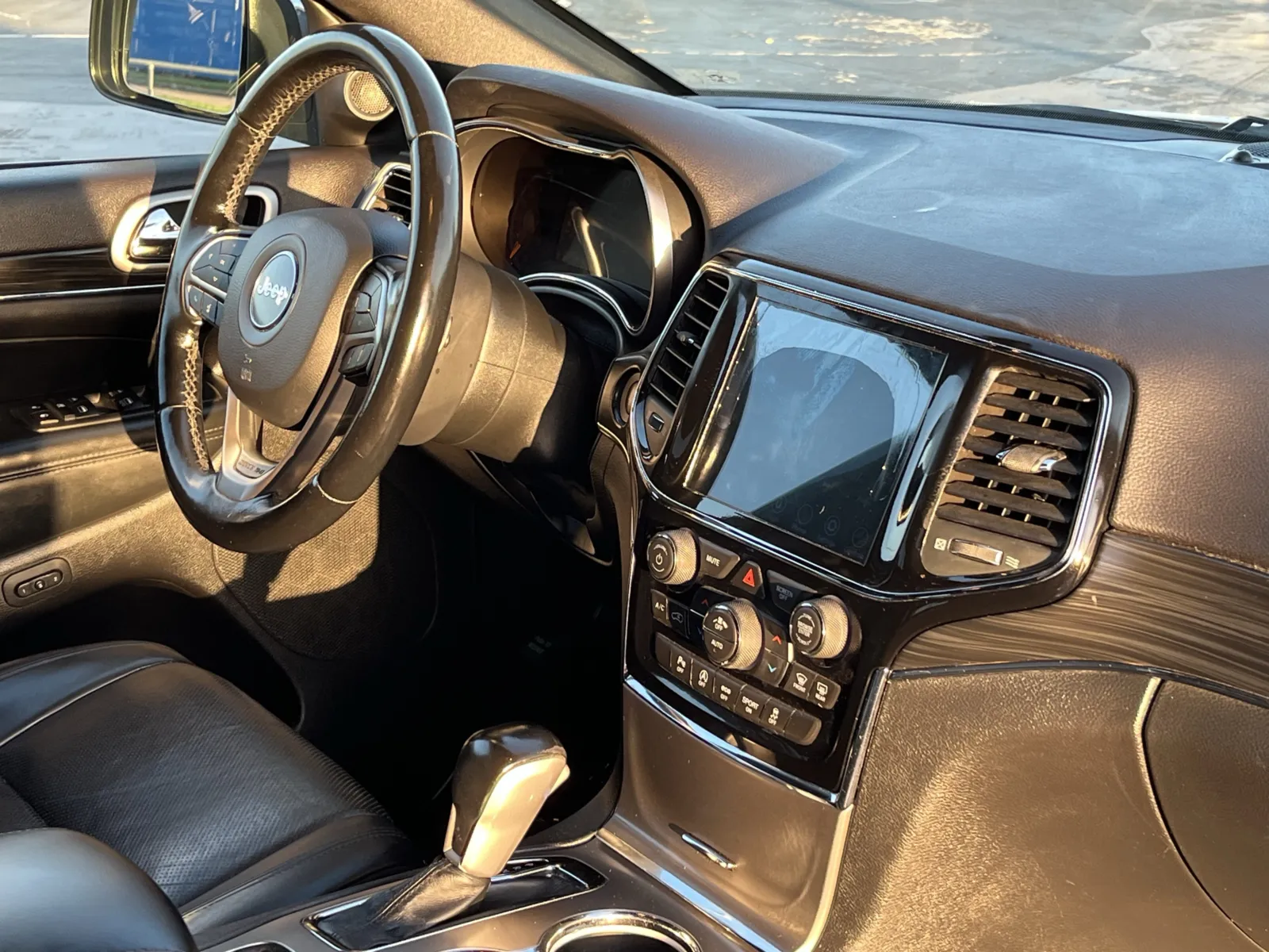 Jeep Grand Cherokee photo 15
