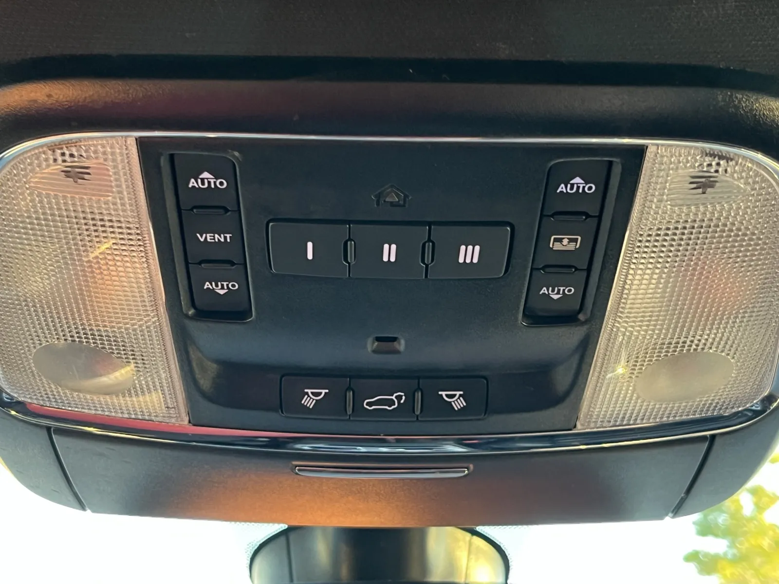 Jeep Grand Cherokee photo 22