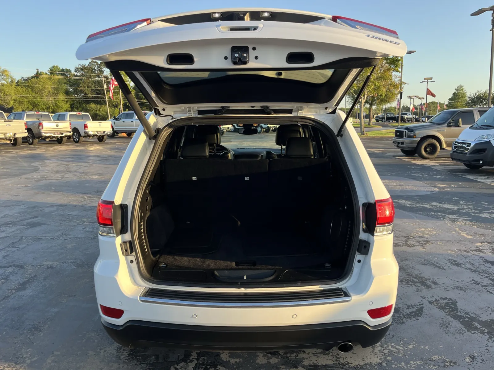 Jeep Grand Cherokee photo 11