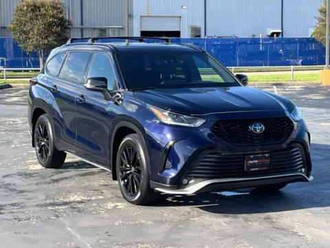 Another view of 2024 Toyota Highlander XSE for sale in Alvin, TX at Auto Boutique Texas