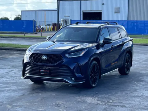 Photos of 2024 Toyota Highlander XSE for sale in Alvin, TX at Auto Boutique Texas