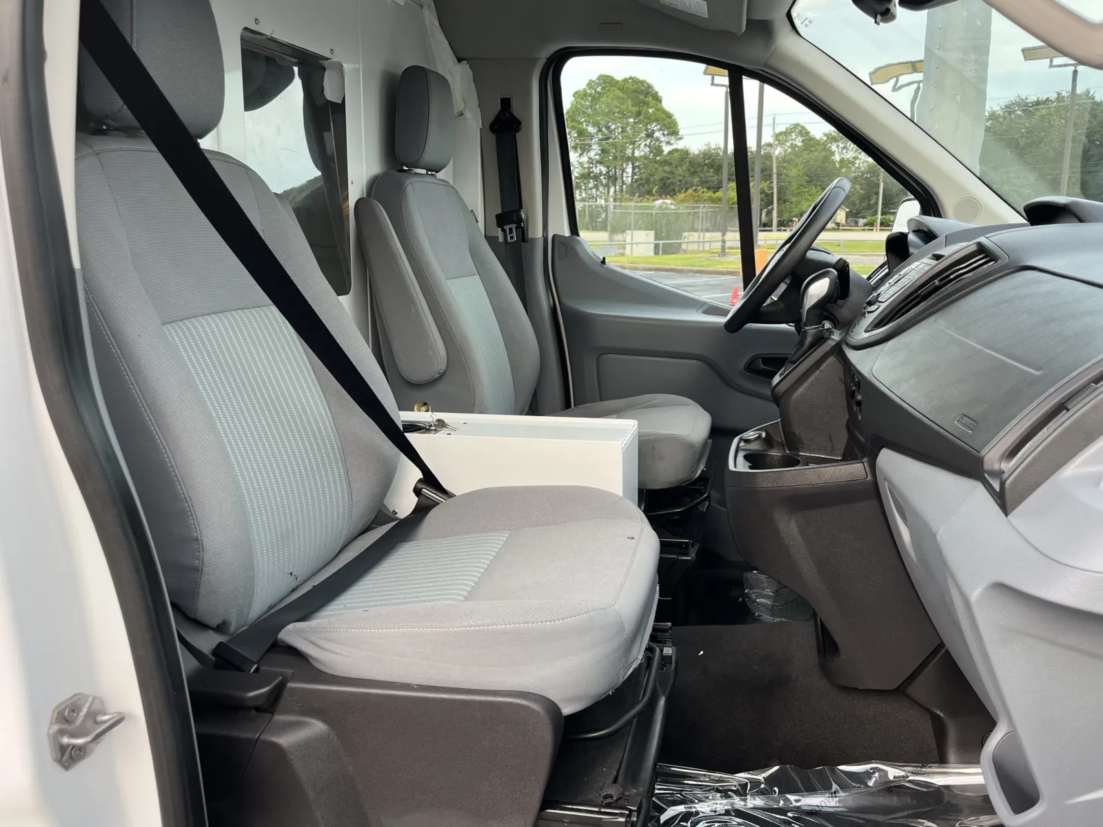 Ford Transit photo 26