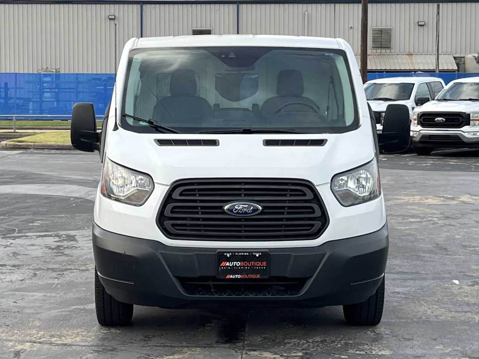 Ford Transit photo 4