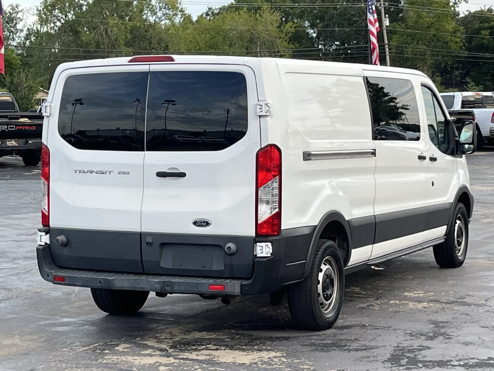 Ford Transit photo 8