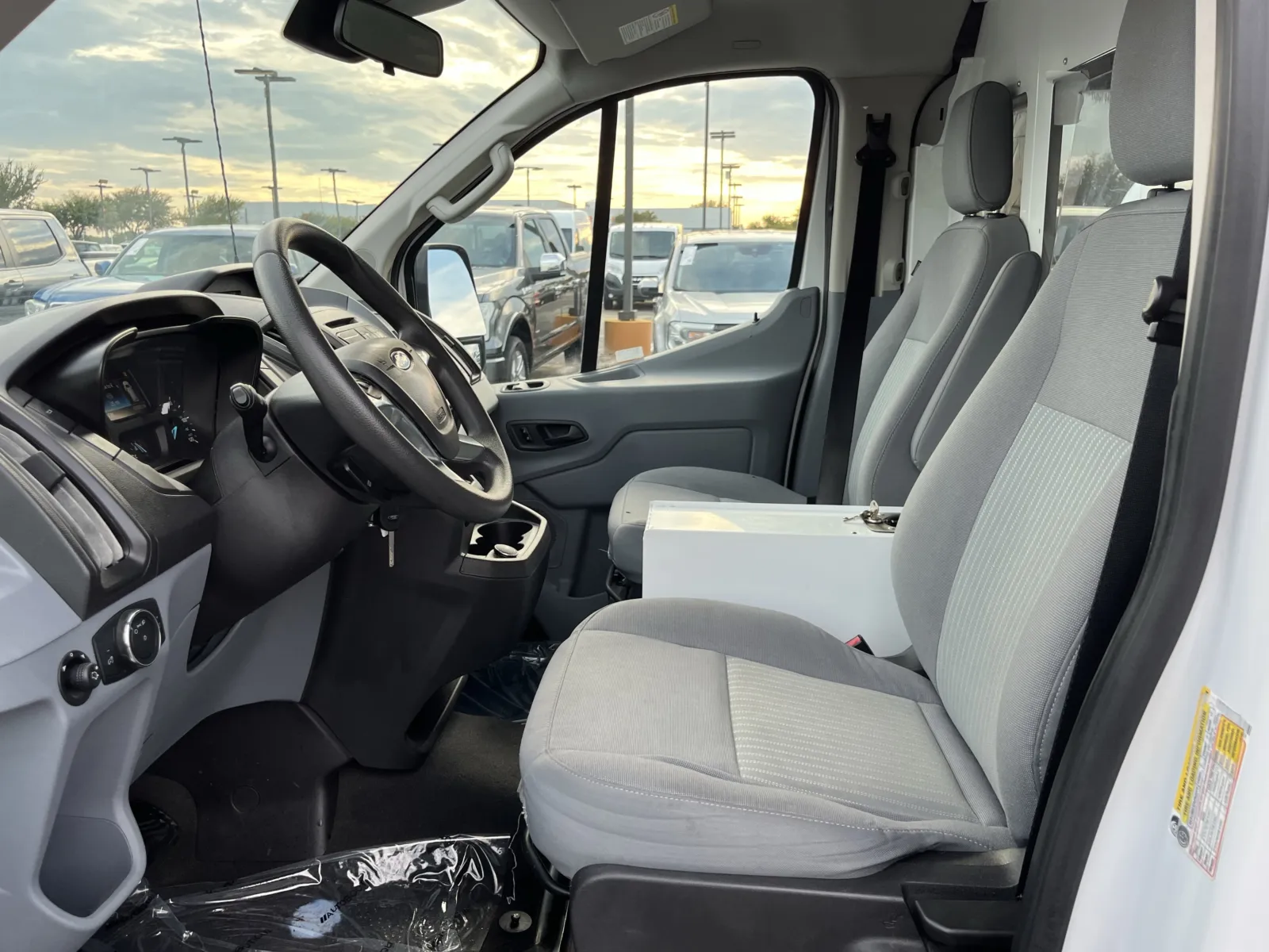Ford Transit photo 25