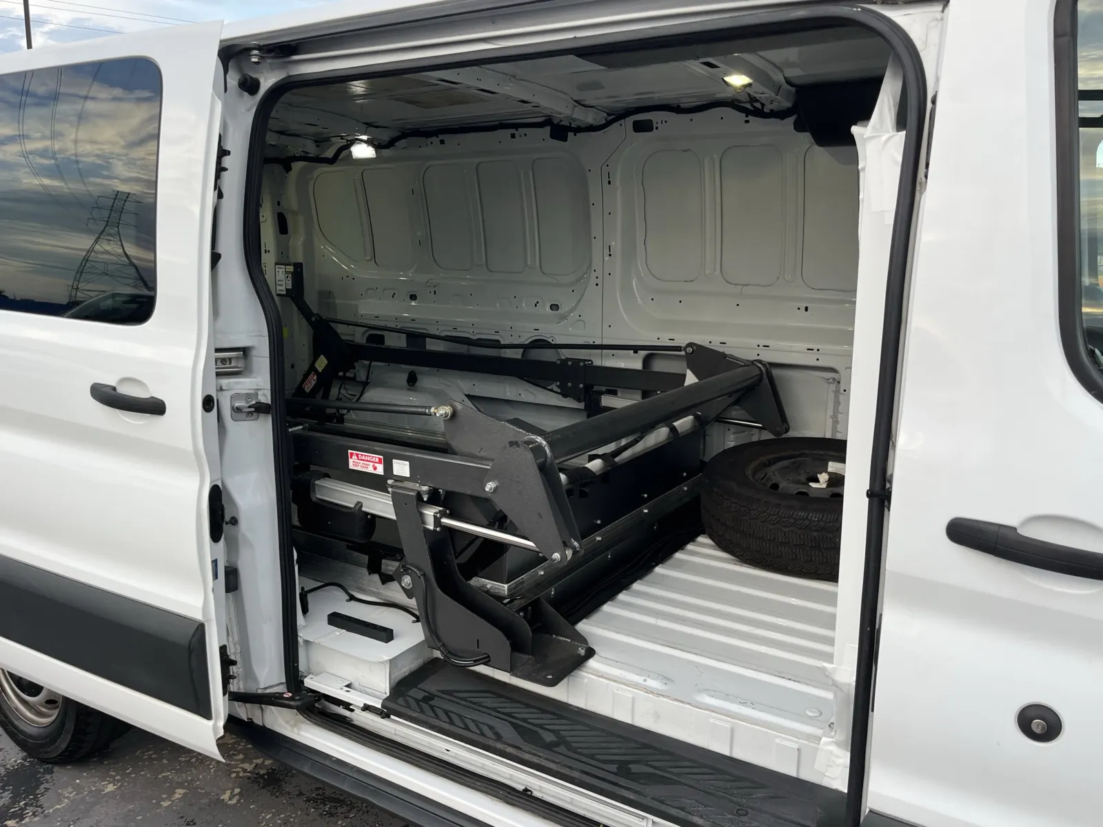 Ford Transit photo 14