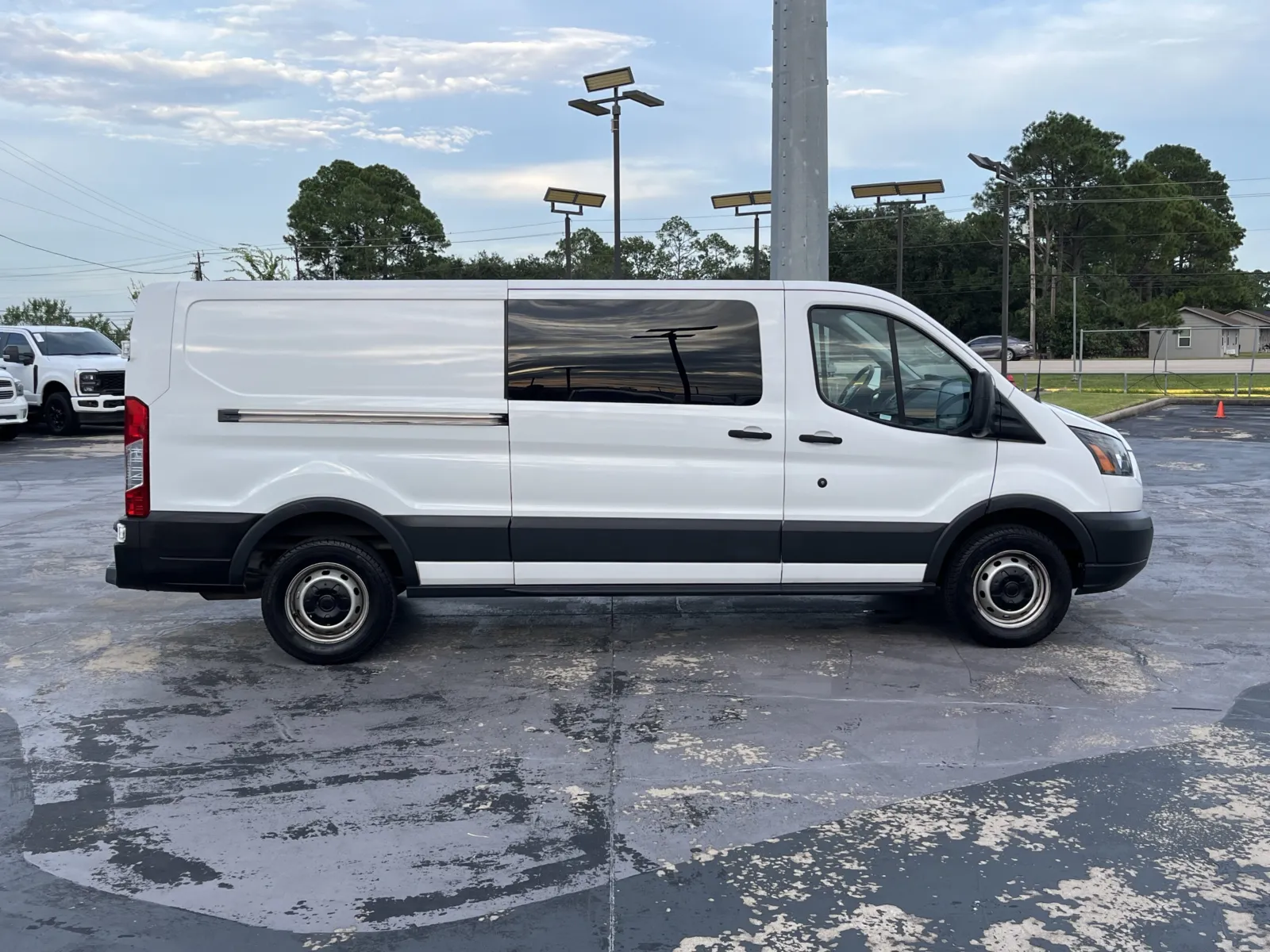 Ford Transit photo 10