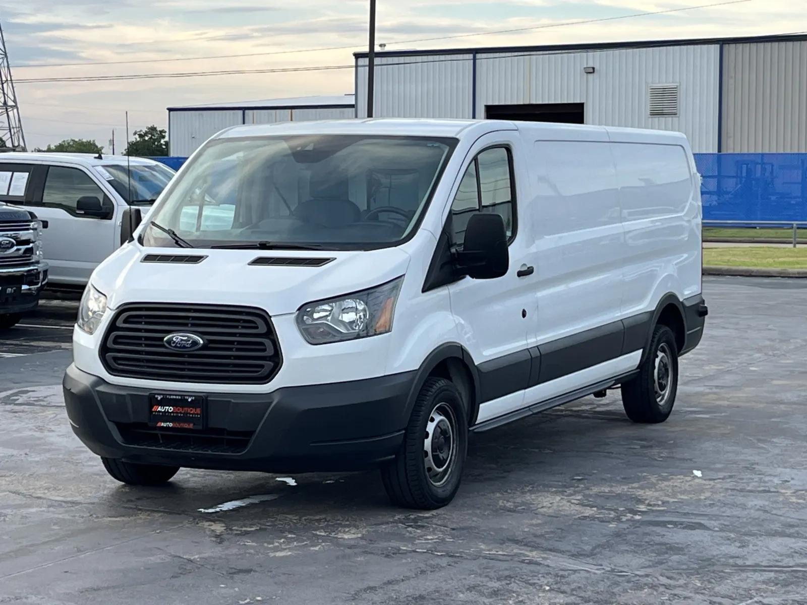 Ford Transit photo 2