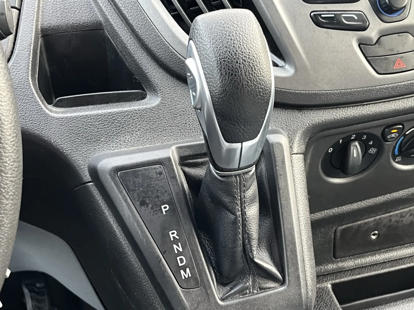 Ford Transit photo 22