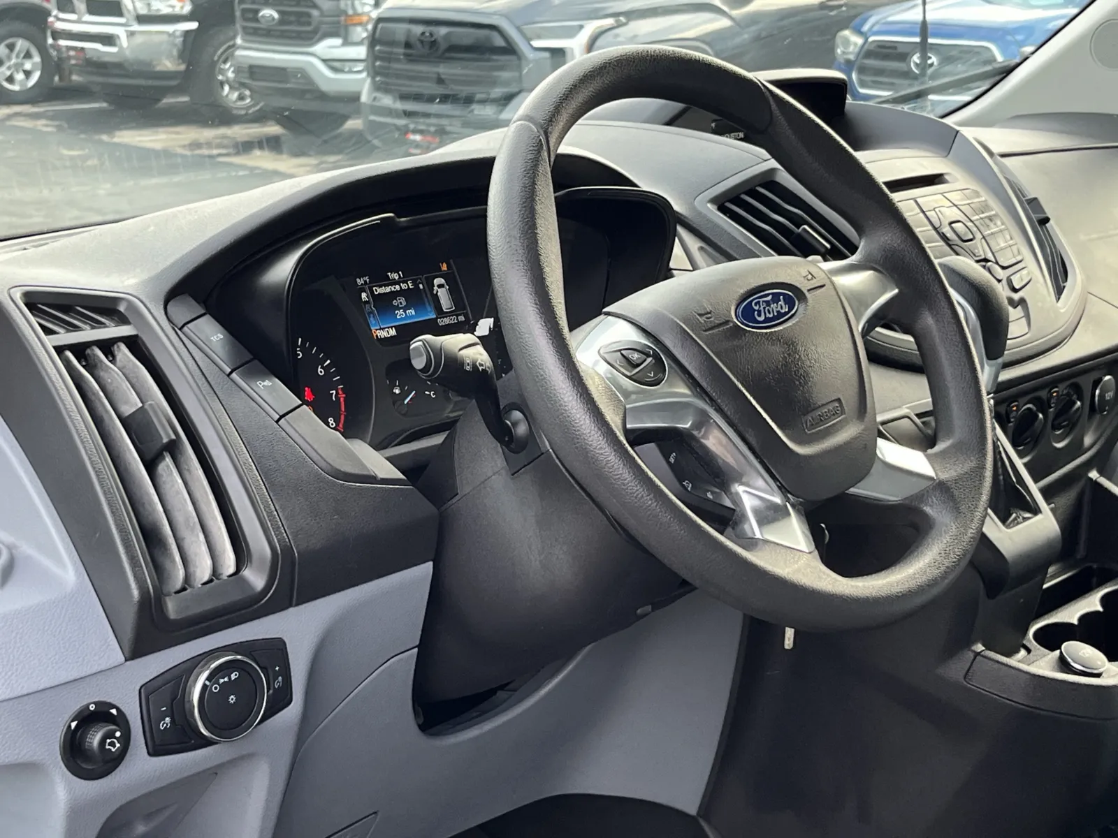 Ford Transit photo 16
