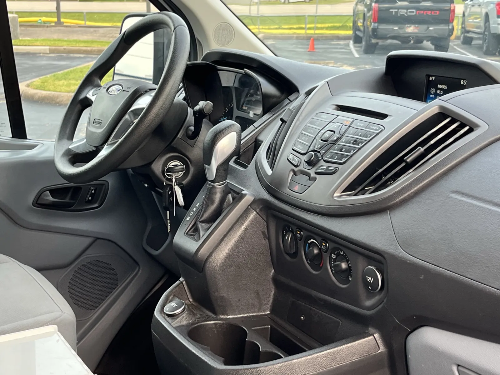 Ford Transit photo 17