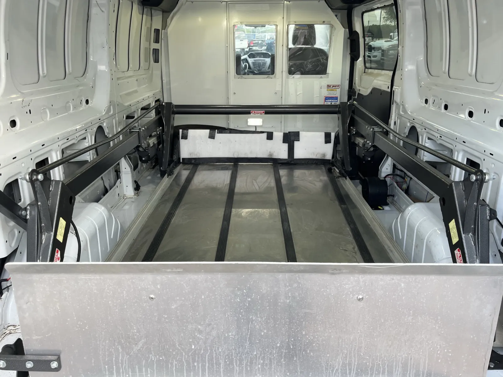 Ford Transit photo 12