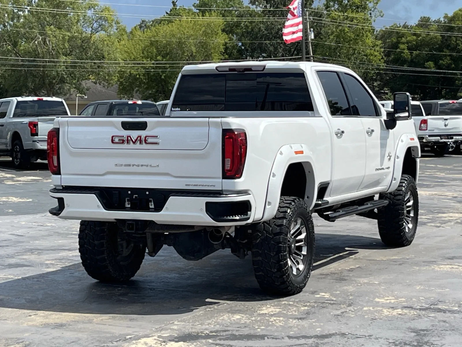 GMC Sierra photo 10