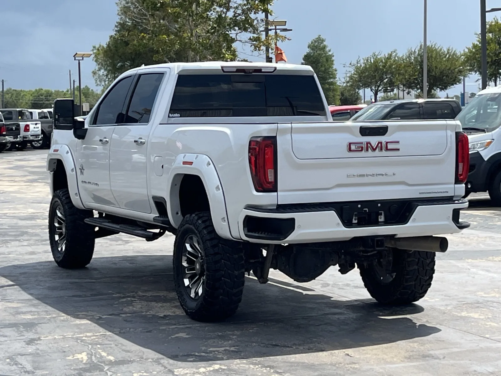 GMC Sierra photo 11