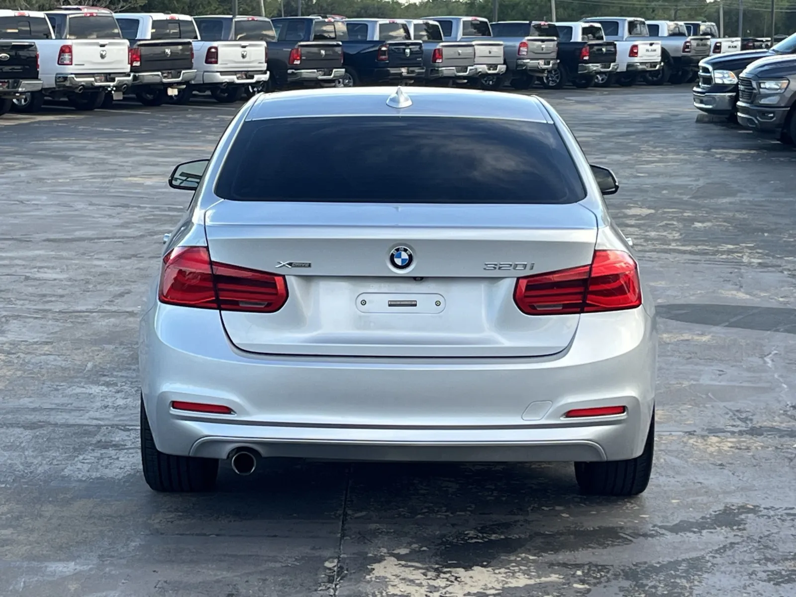 BMW 3 Series photo 8