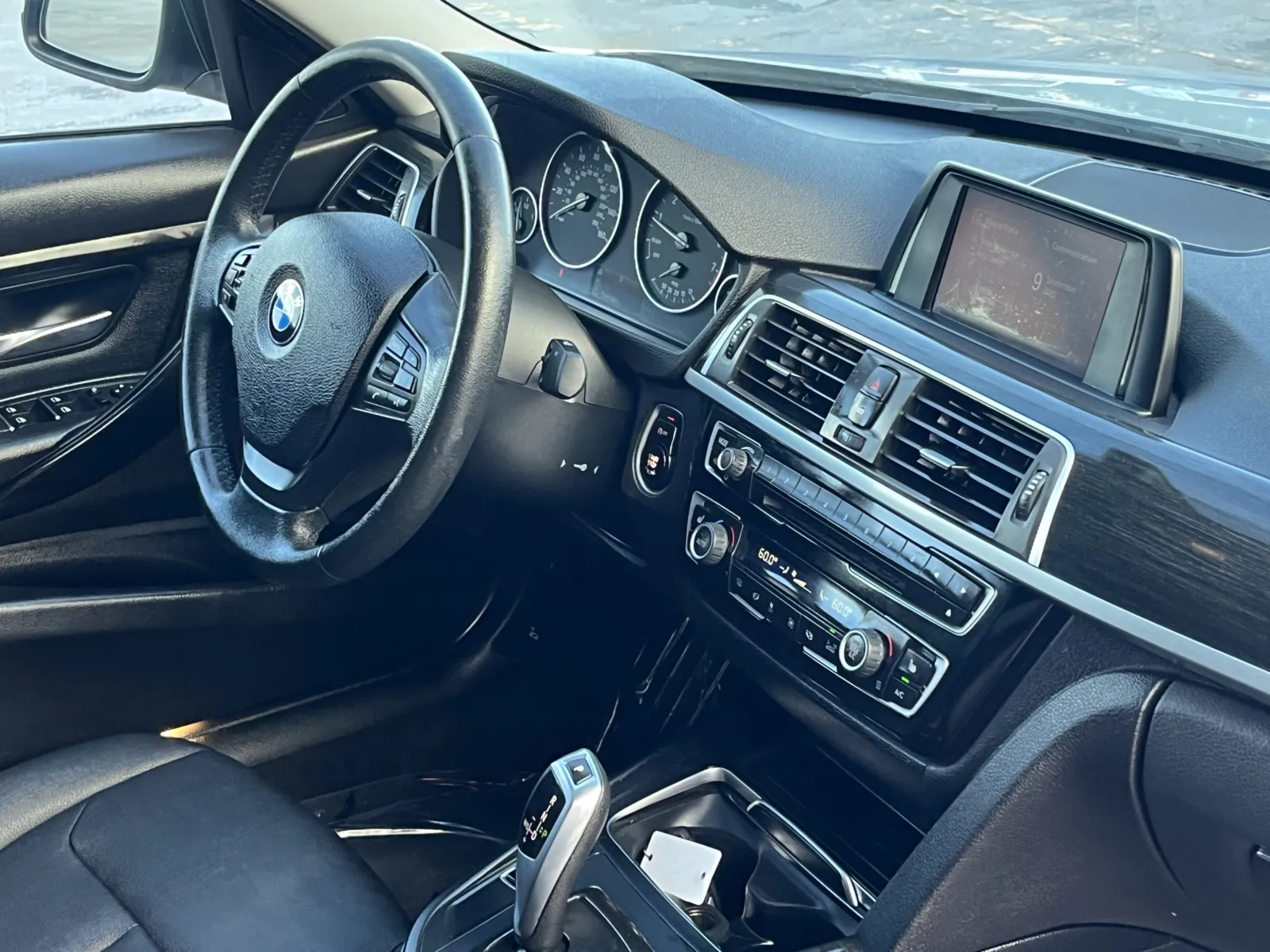 BMW 3 Series photo 14
