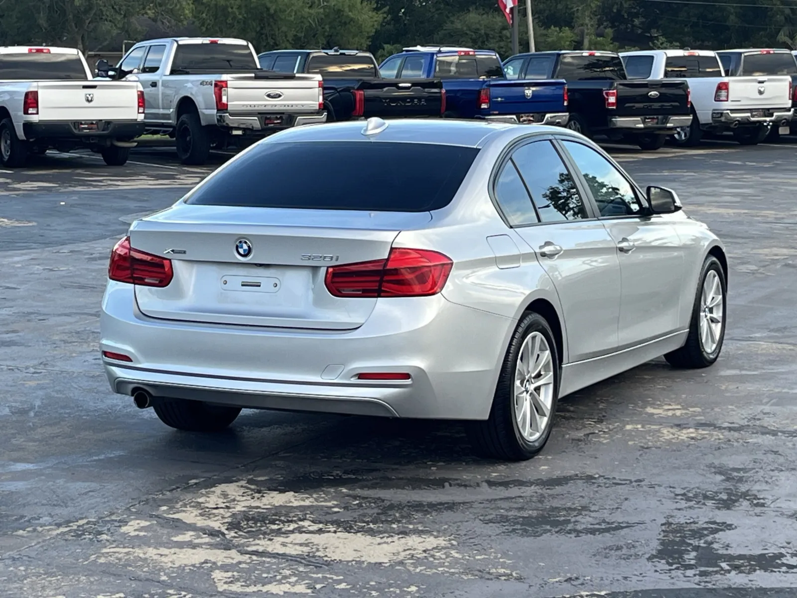 BMW 3 Series photo 9