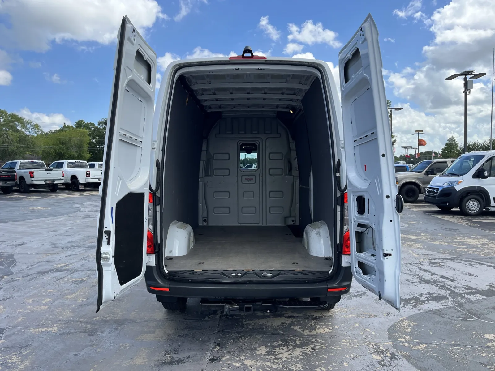 Mercedes-Benz Sprinter photo 10
